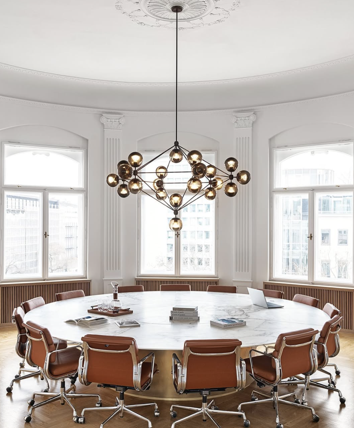 MODO CHANDELIER 27 GLOBES par Roll & Hill