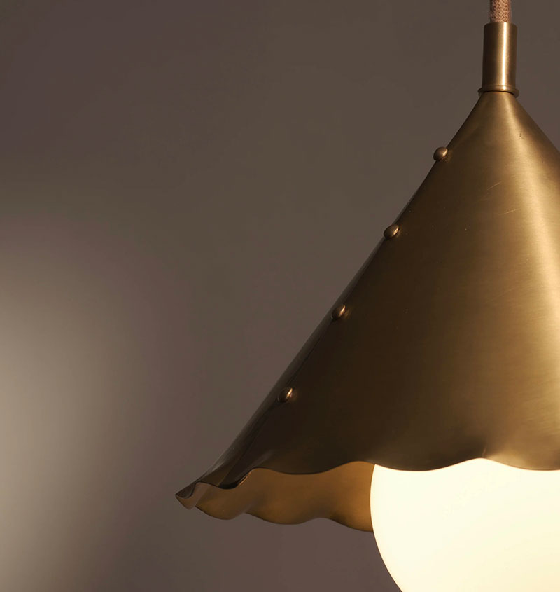 PETAL PENDANT par Roll & Hill