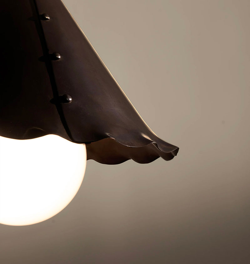 PETAL PENDANT par Roll & Hill