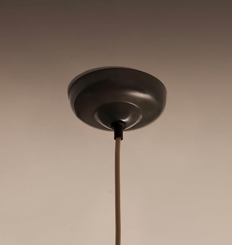 PETAL PENDANT par Roll & Hill