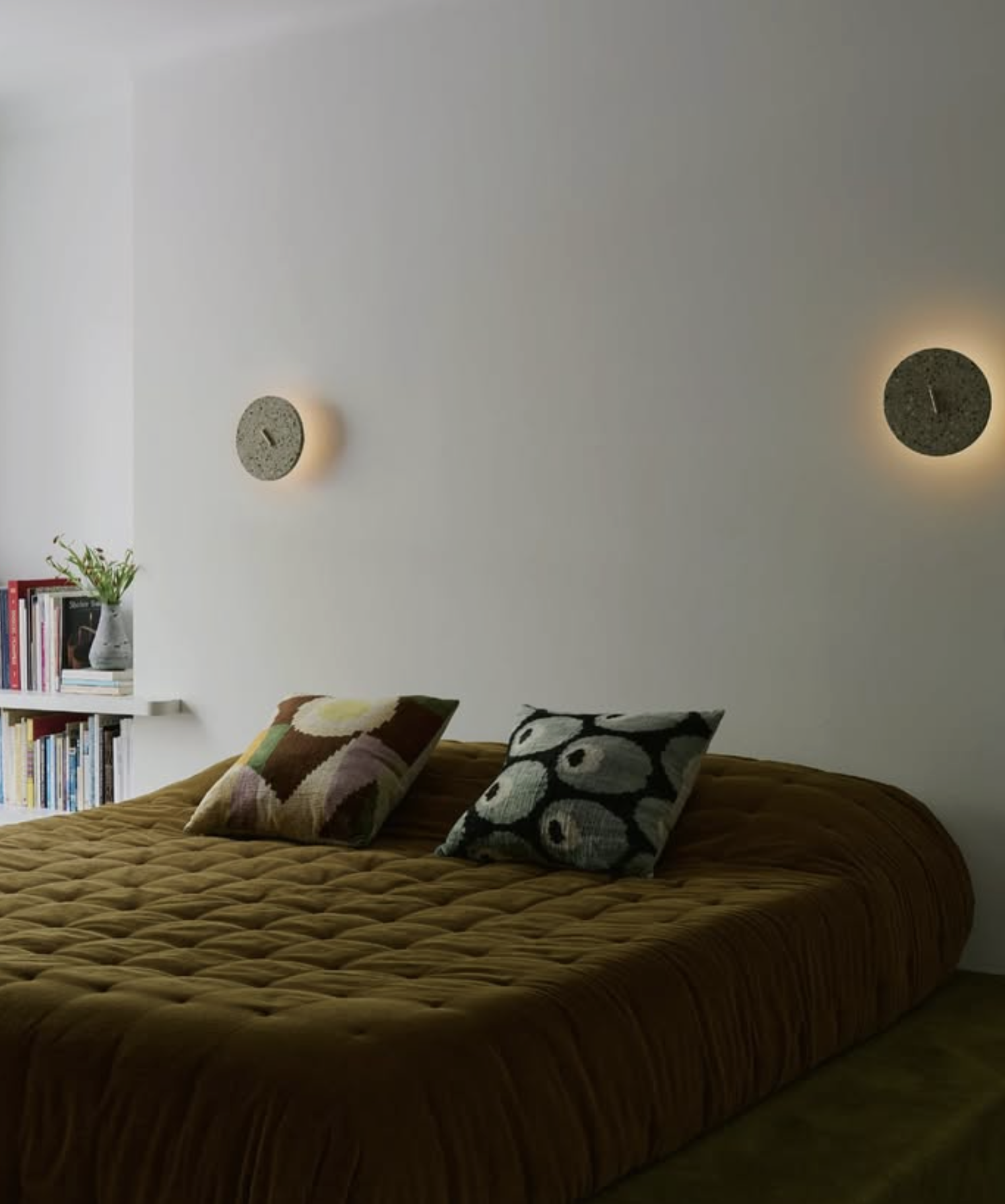 PITH SCONCE - TERRAZZO par Roll & Hill