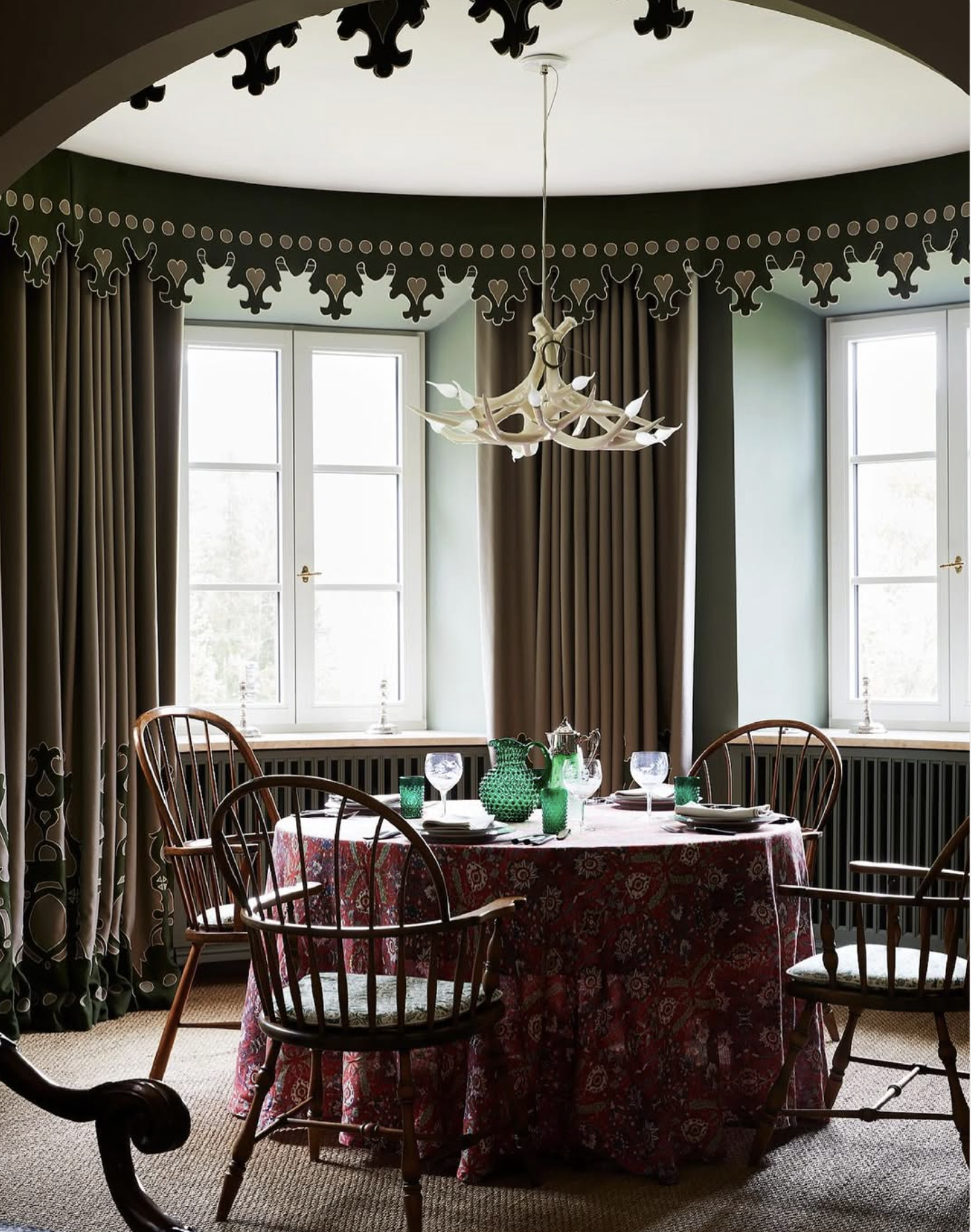 SUPERORDINATE ANTLER CHANDELIER 12 par Roll & Hill