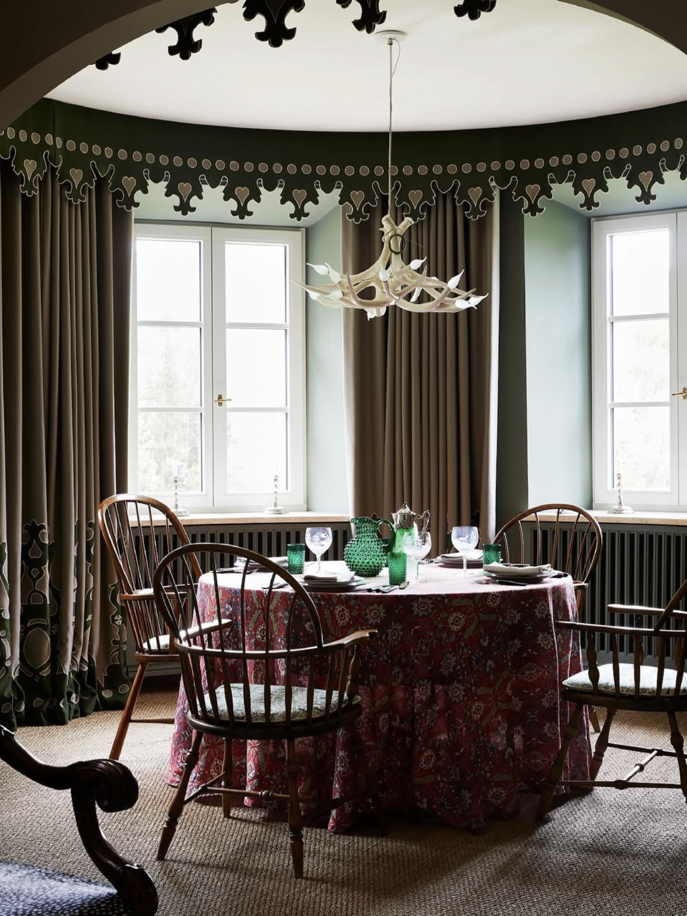 SUPERORDINATE ANTLER CHANDELIER 6 par Roll & Hill