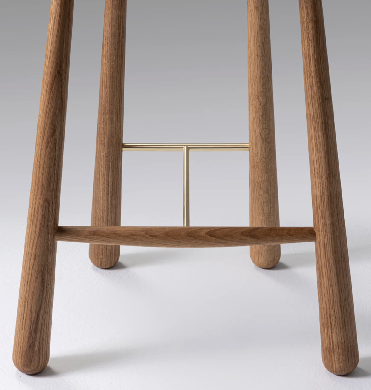 TAPER BAR STOOL par Roll & Hill