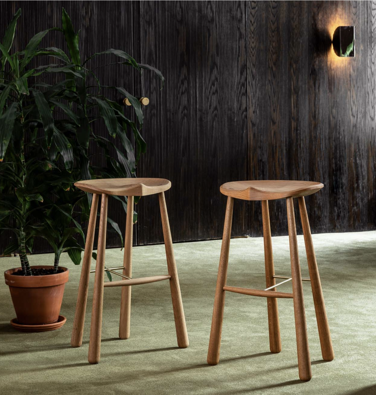 TAPER BAR STOOL par Roll & Hill