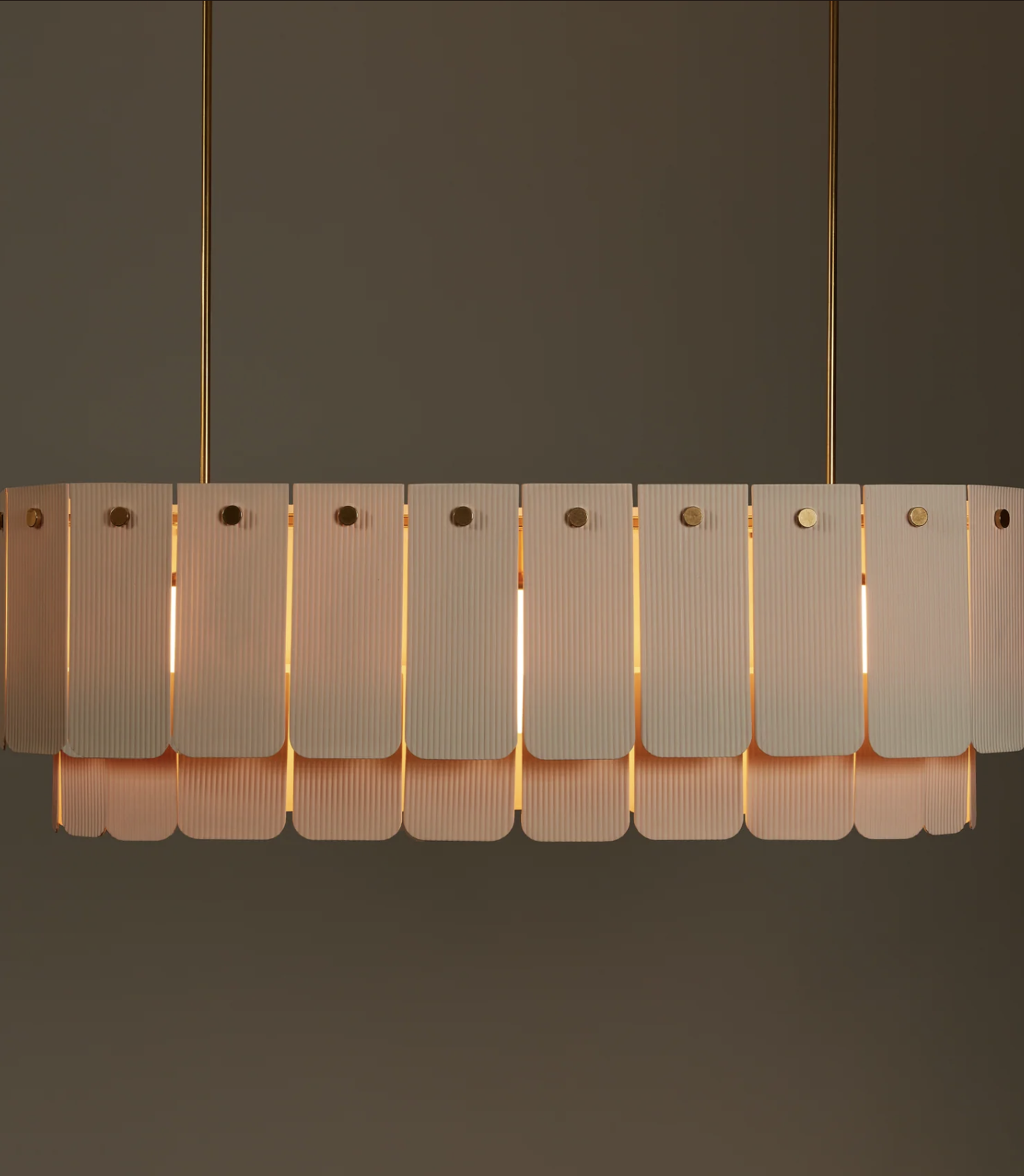 VEIL LINEAR PENDANT 48 par Roll & Hill