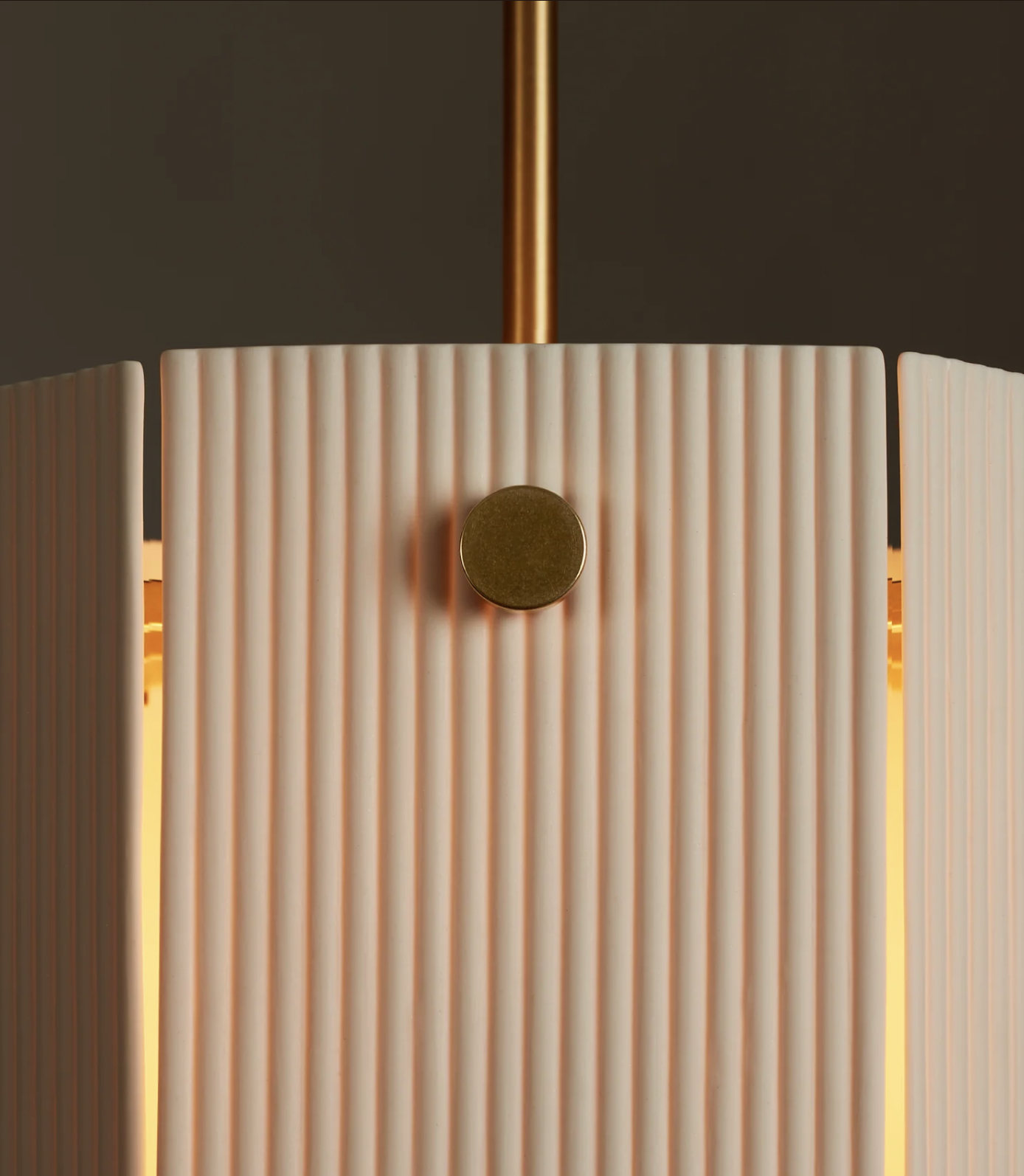 VEIL LINEAR PENDANT 48 par Roll & Hill