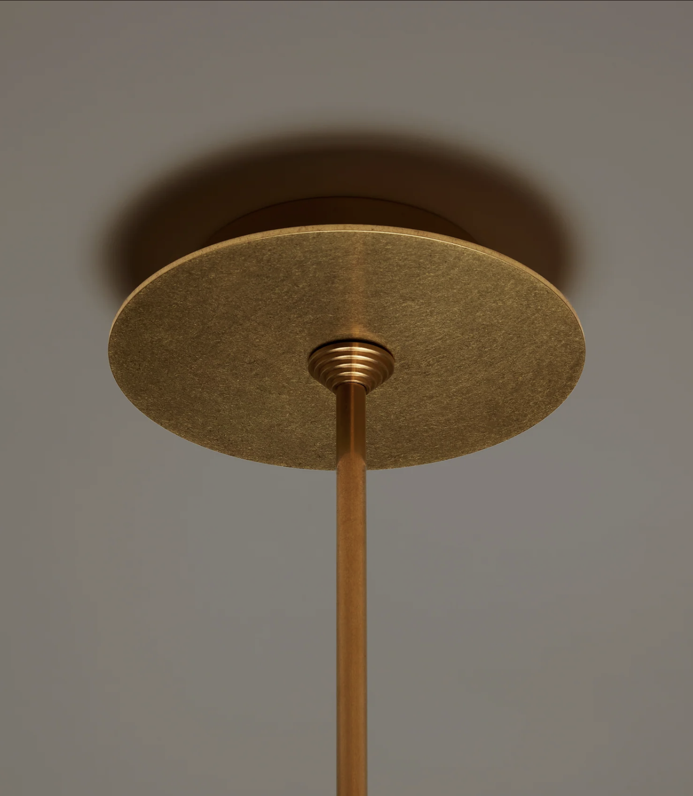 VEIL LINEAR PENDANT 48 par Roll & Hill