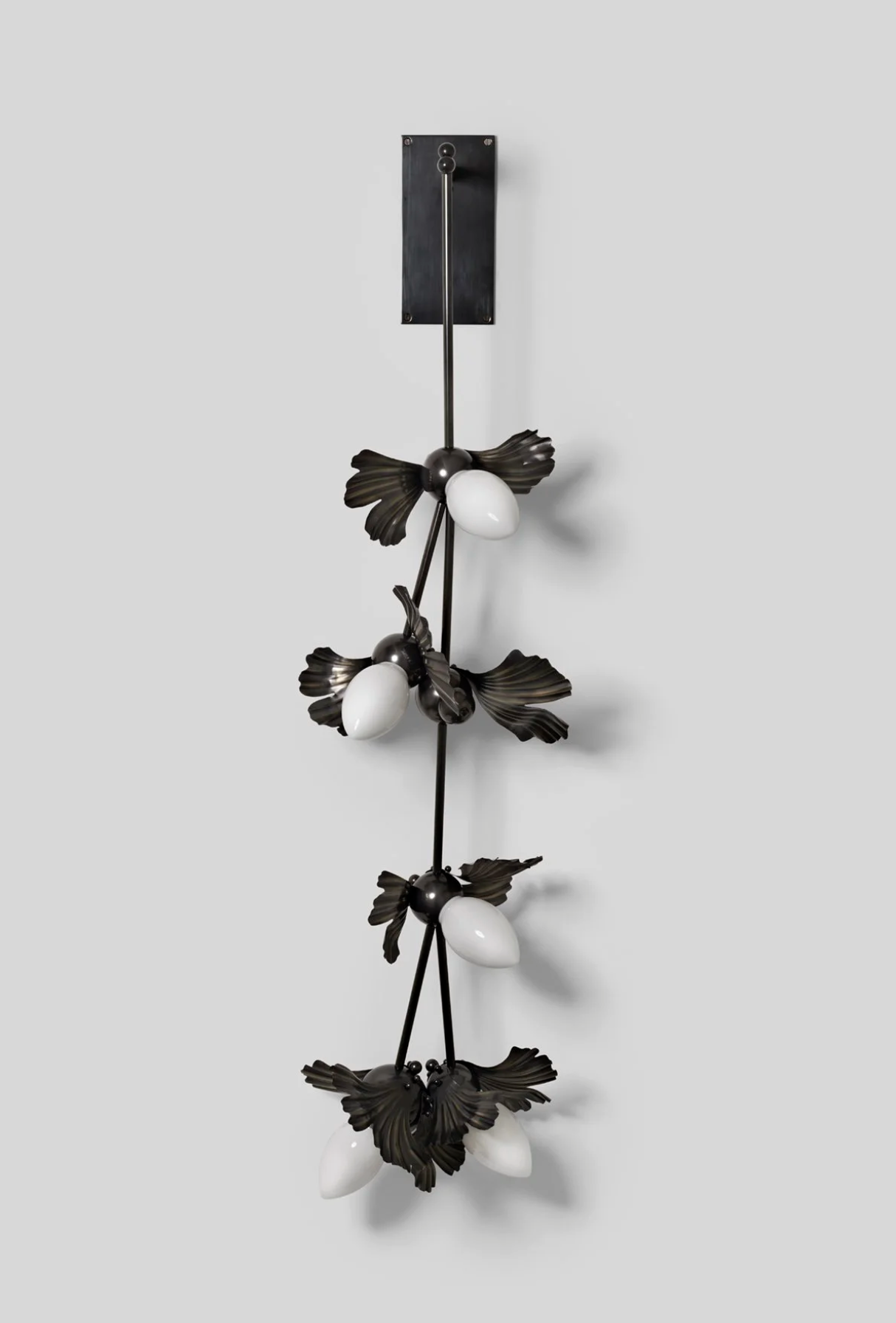 FLUTED GINKGO 05 TOTEM WALLMOUNT par Rosie Li