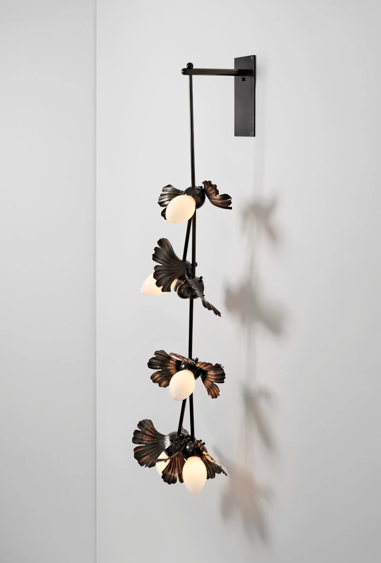 FLUTED GINKGO 05 TOTEM WALLMOUNT par Rosie Li
