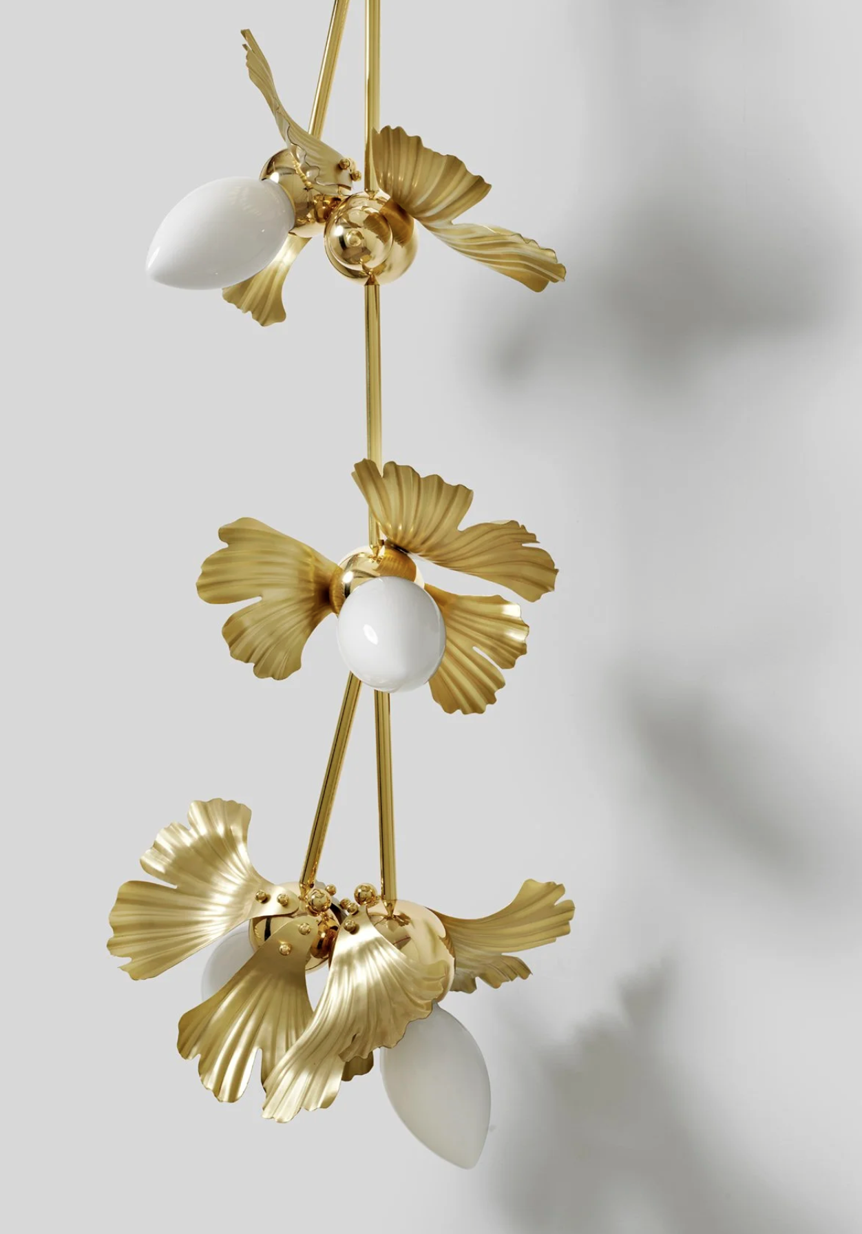 FLUTED GINKGO 05 TOTEM WALLMOUNT par Rosie Li