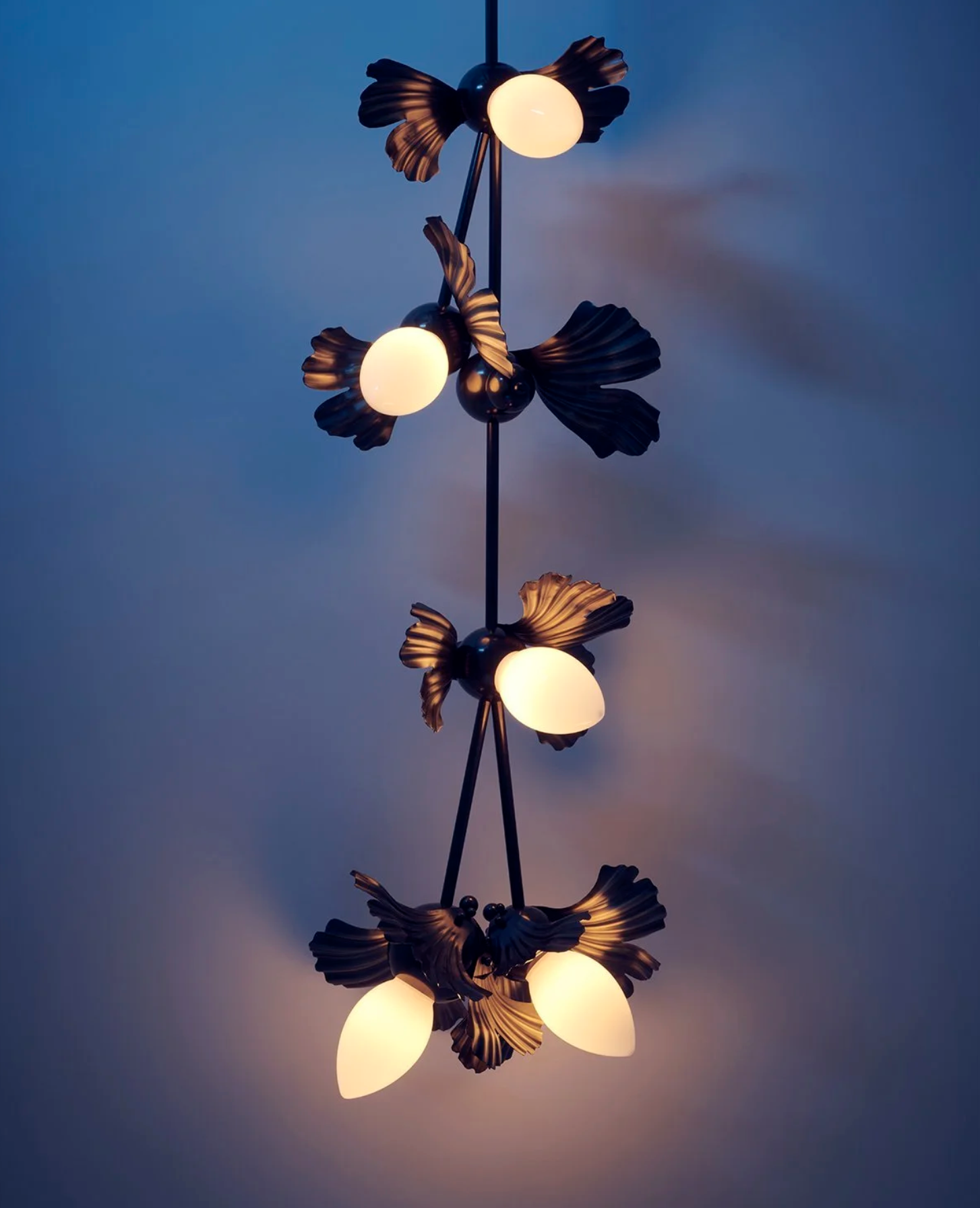 FLUTED GINKGO 05 TOTEM WALLMOUNT par Rosie Li
