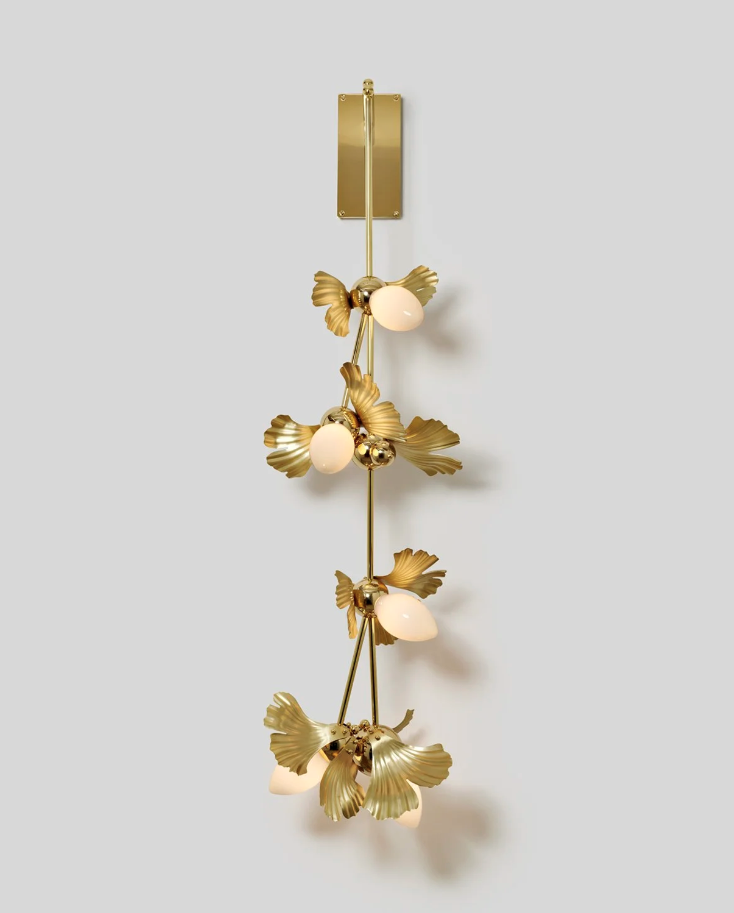 FLUTED GINKGO 05 TOTEM WALLMOUNT par Rosie Li