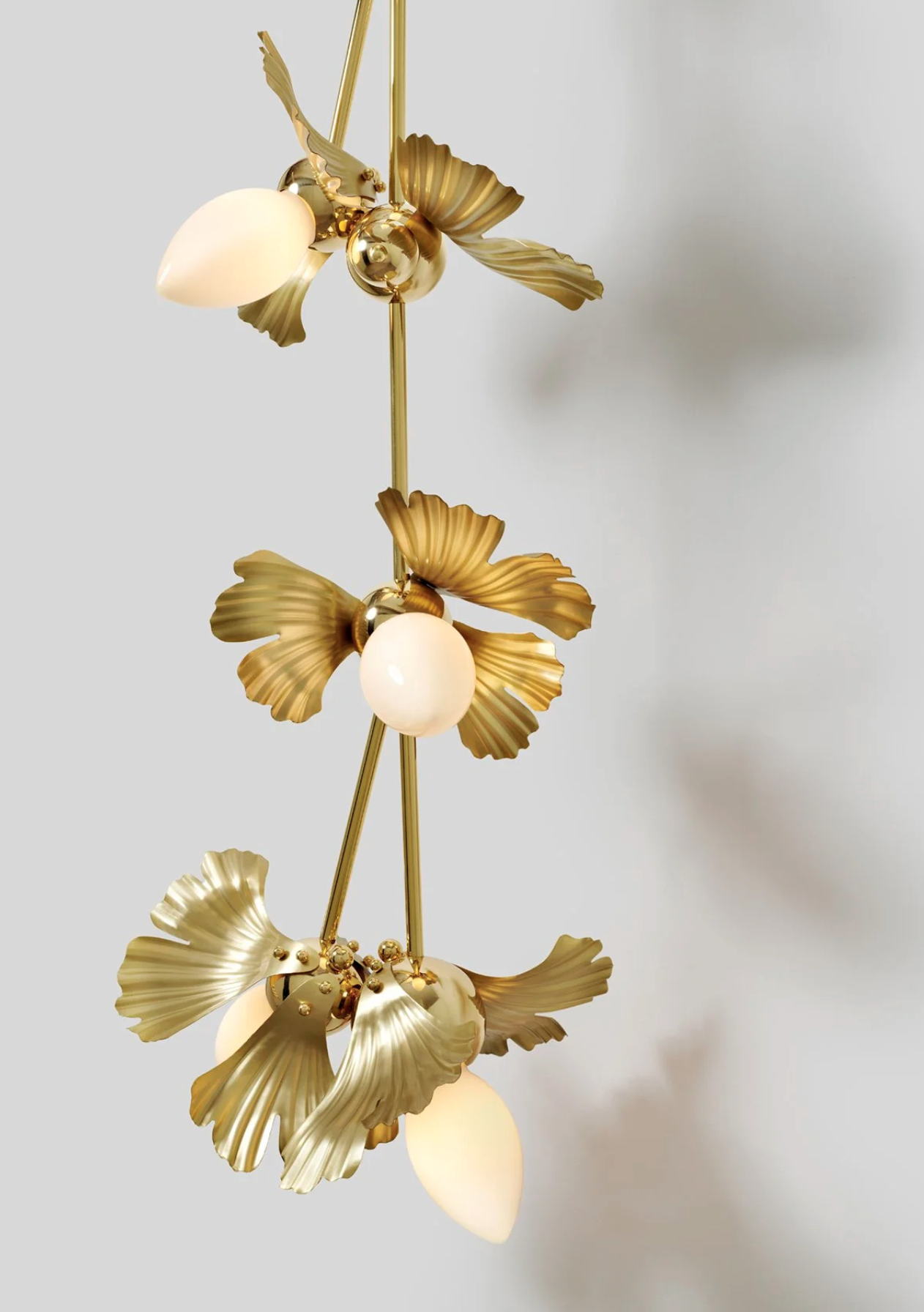 FLUTED GINKGO 05 TOTEM WALLMOUNT par Rosie Li