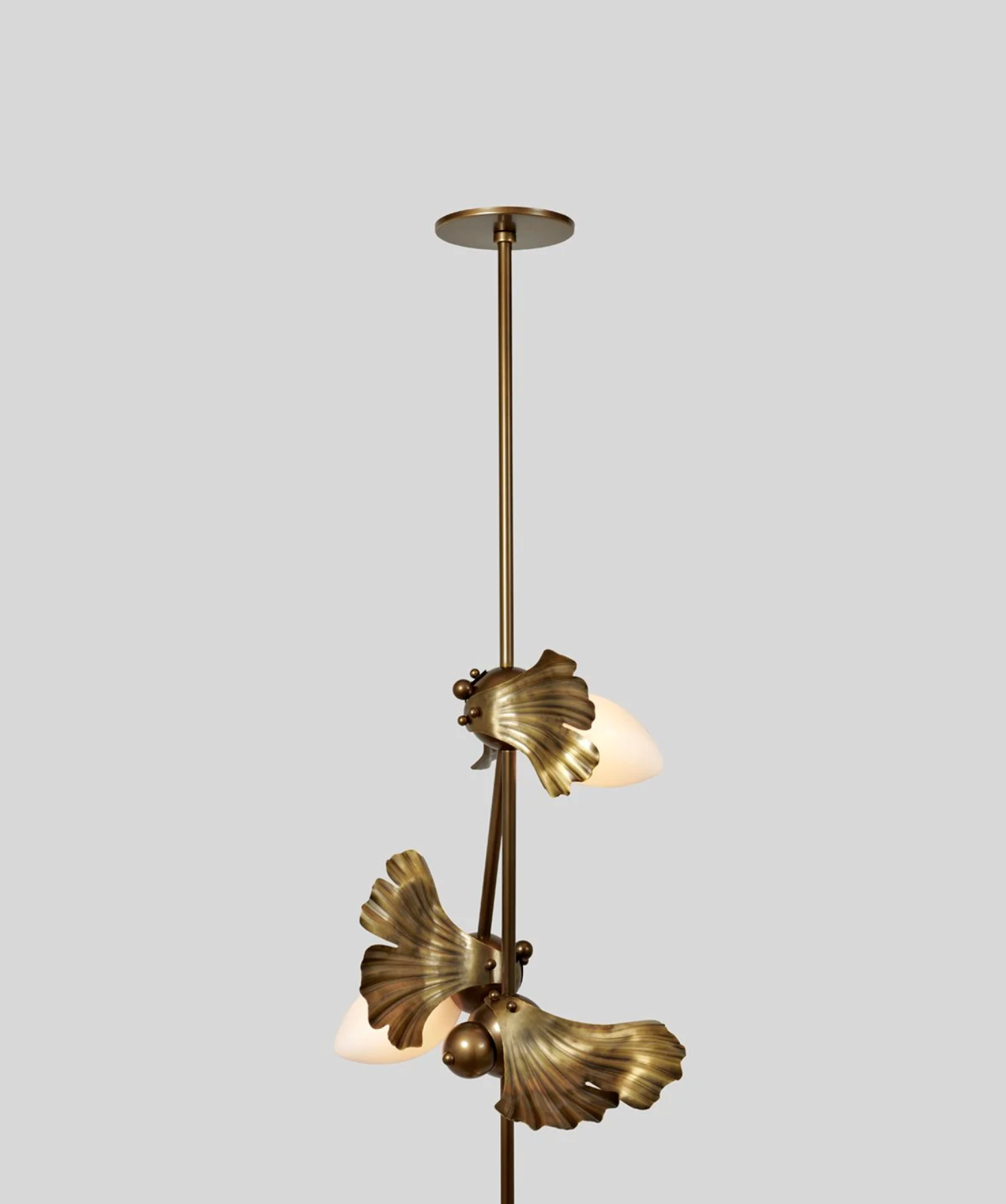 FLUTED GINKGO 07 TOTEM PENDANT par Rosie Li