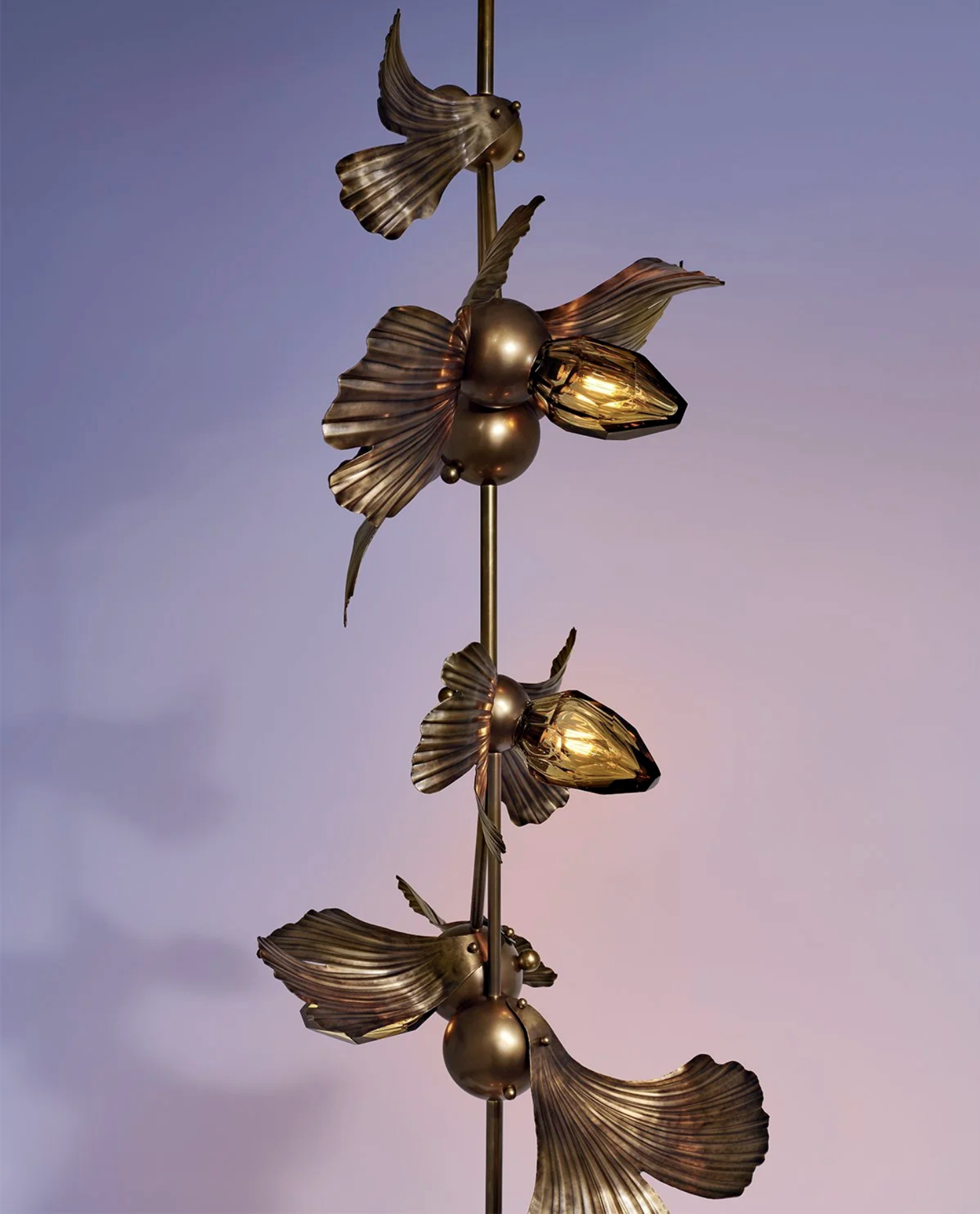 FLUTED GINKGO 08 TOTEM PENDANT par Rosie Li