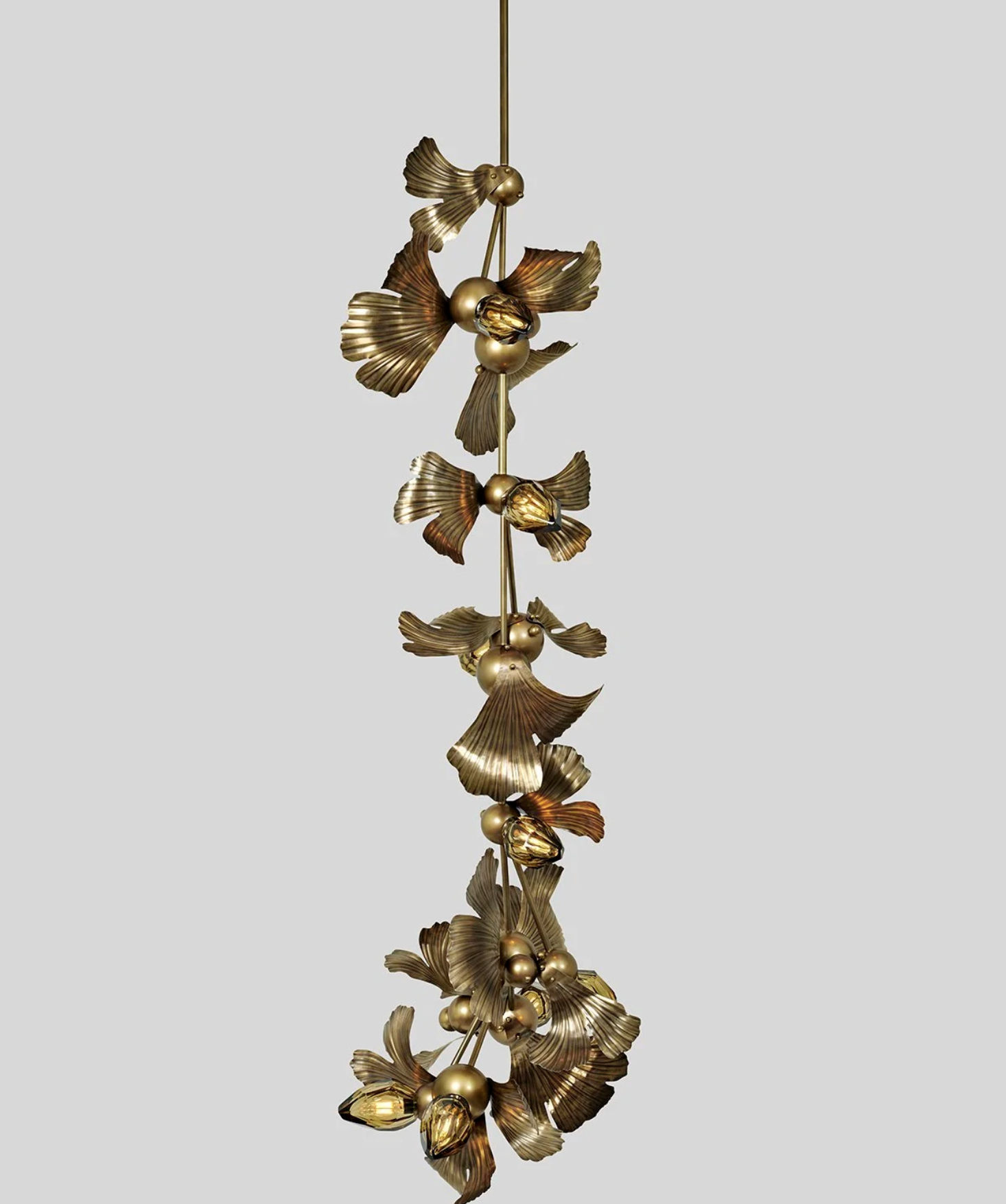 FLUTED GINKGO 08 TOTEM PENDANT par Rosie Li