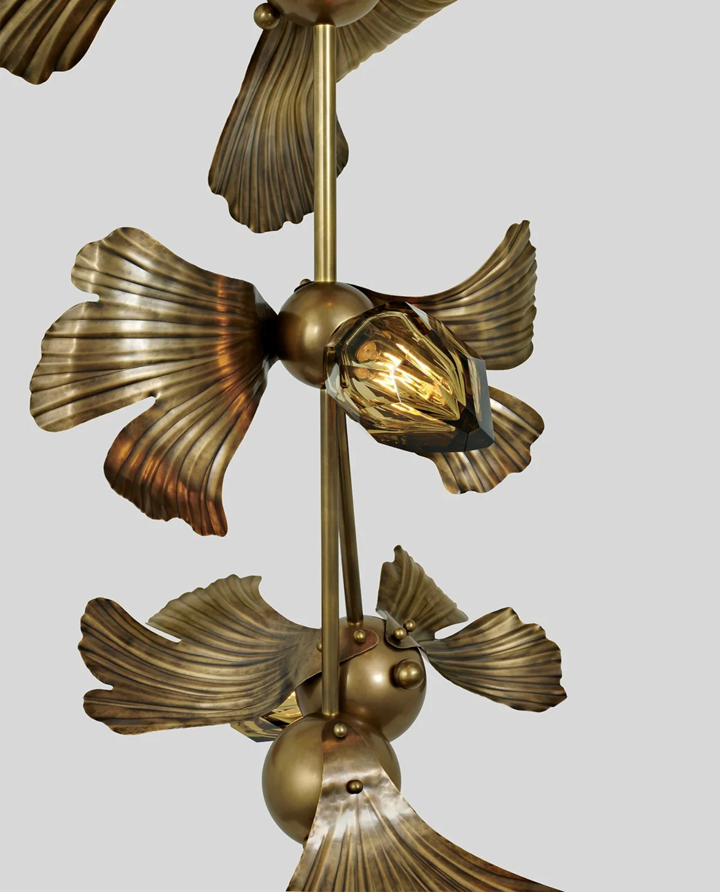 FLUTED GINKGO 08 TOTEM PENDANT par Rosie Li