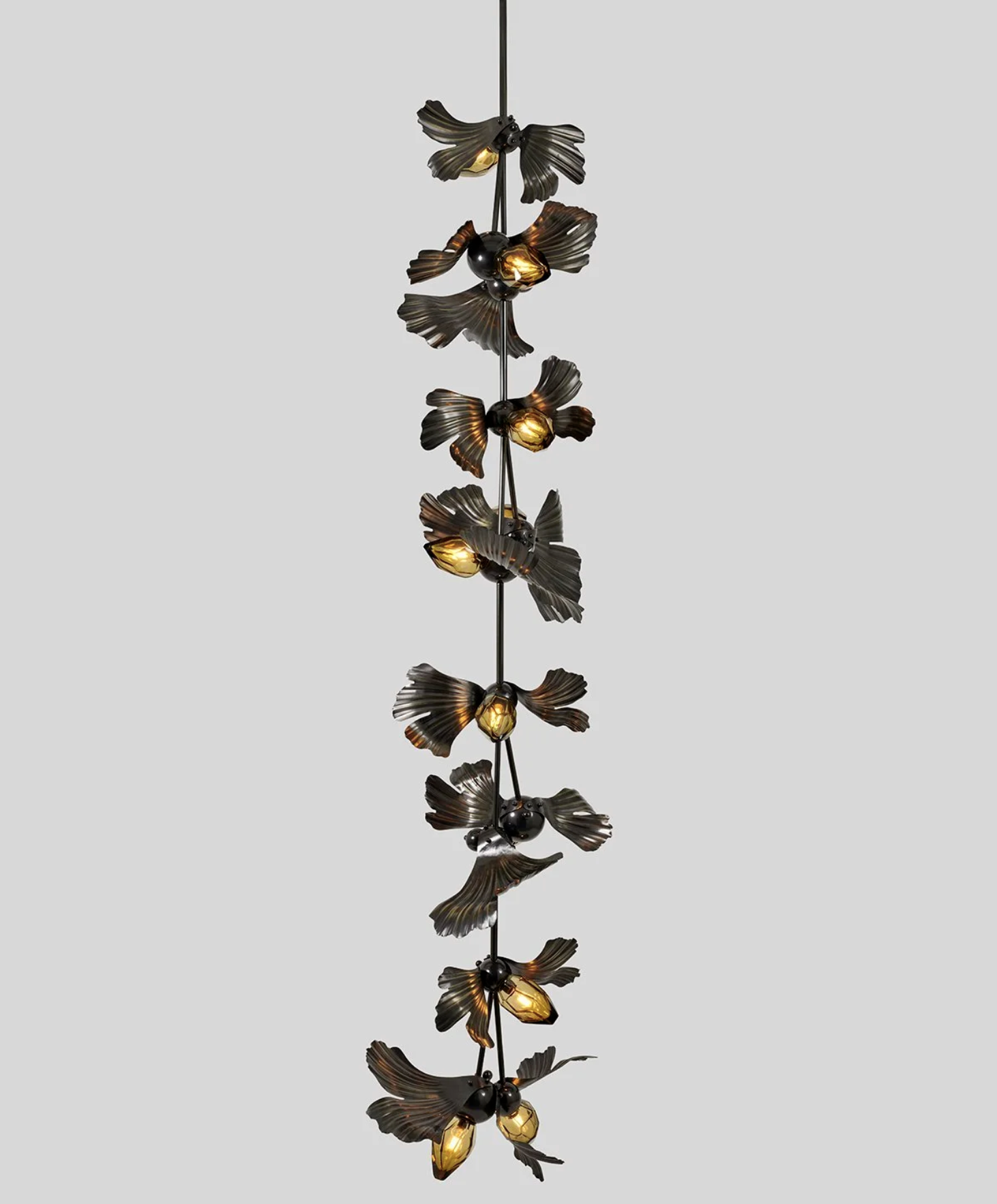 FLUTED GINKGO 10 TOTEM CHANDELIER par Rosie Li