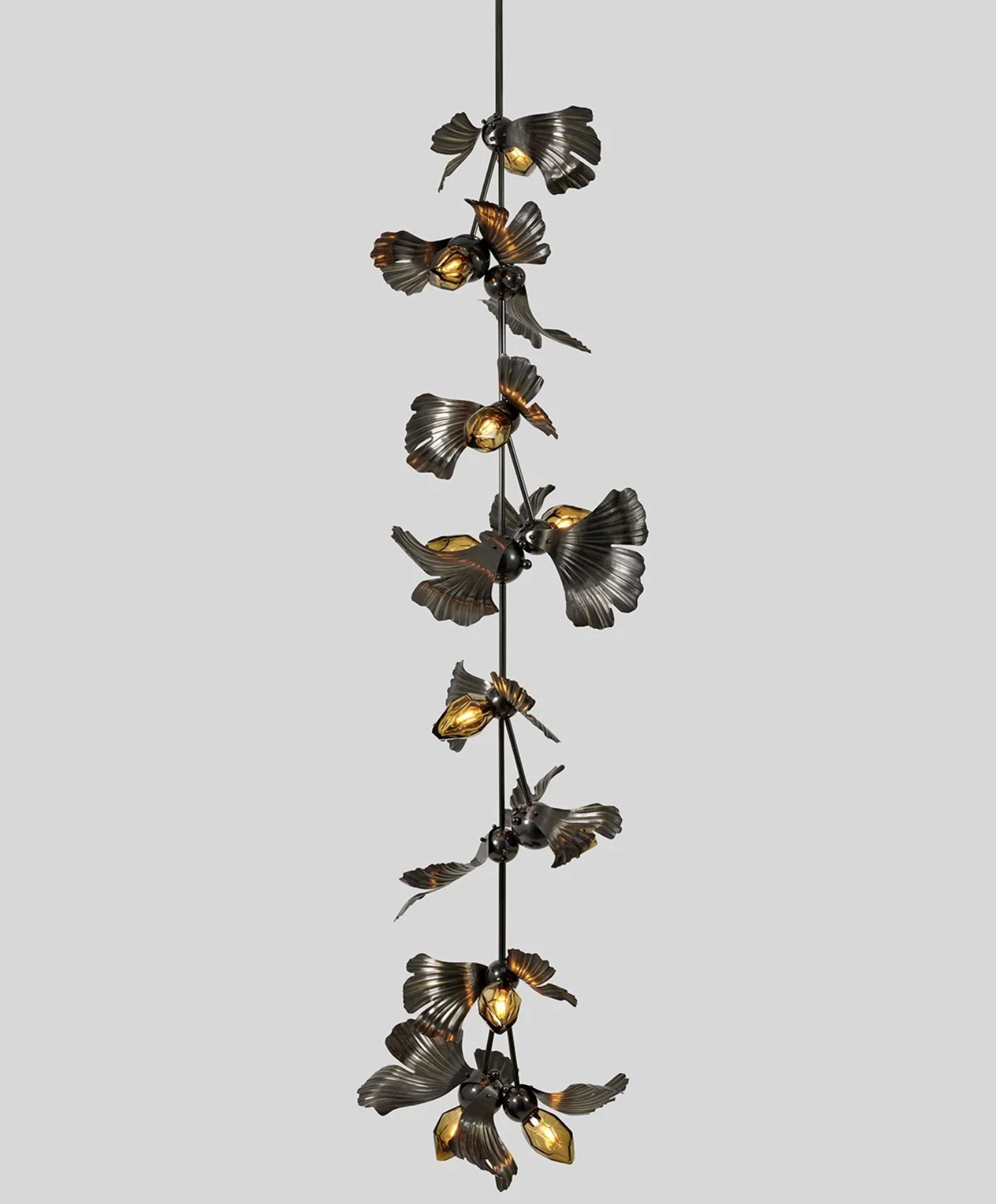 FLUTED GINKGO 10 TOTEM CHANDELIER par Rosie Li