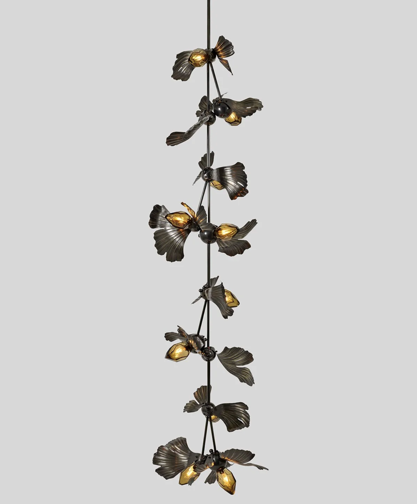 FLUTED GINKGO 10 TOTEM CHANDELIER par Rosie Li