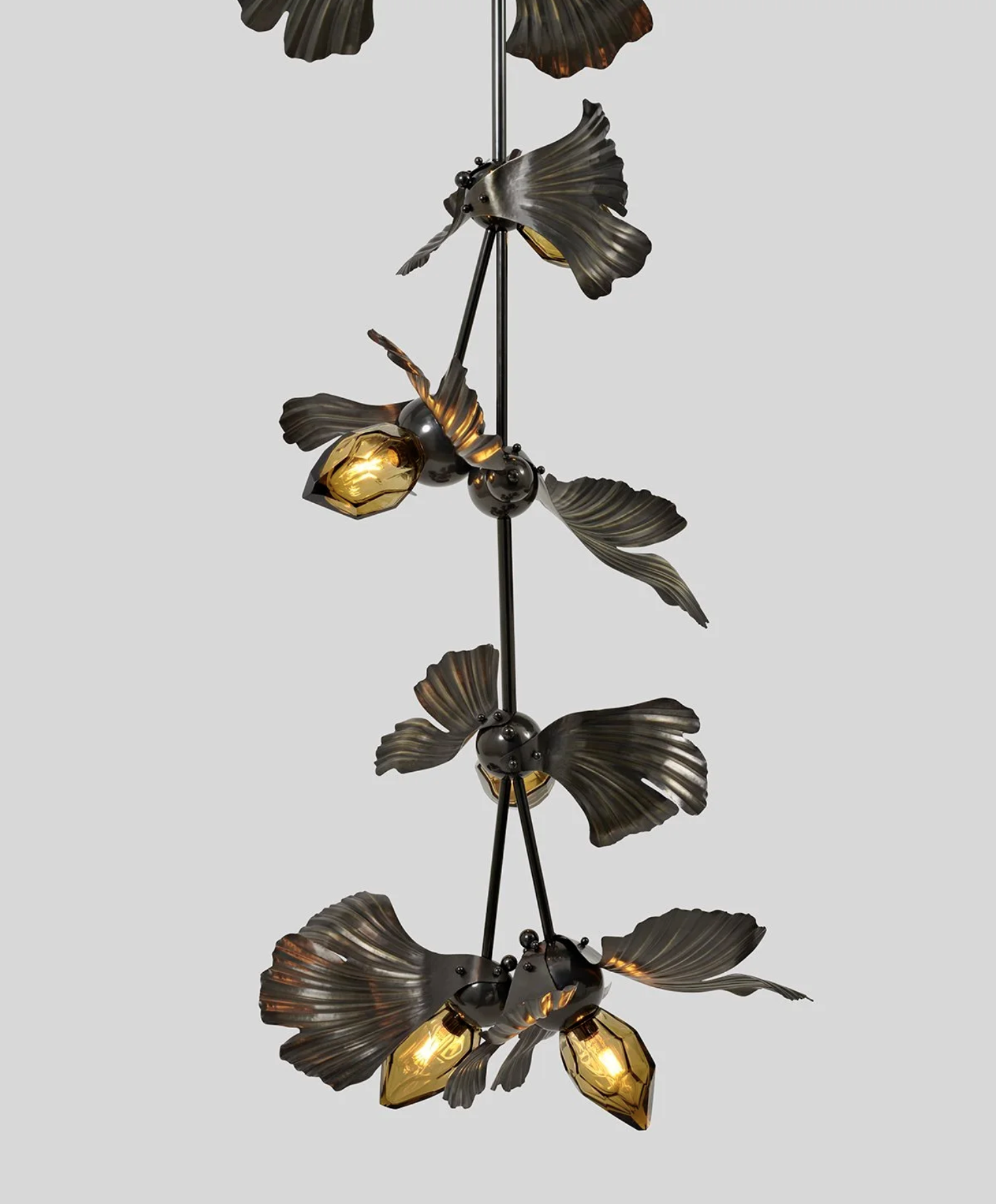FLUTED GINKGO 10 TOTEM CHANDELIER par Rosie Li