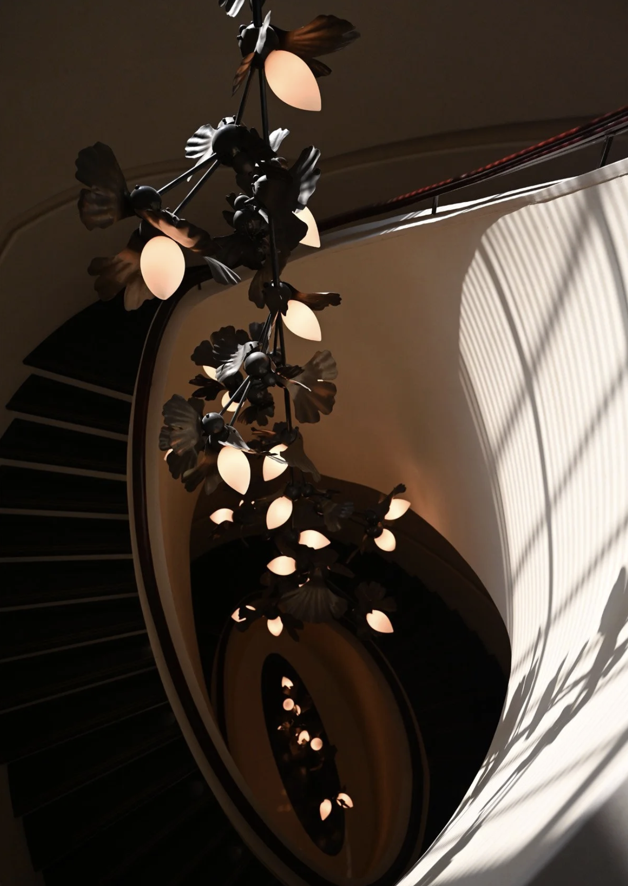 GINKGO BLOSSOM 27 CHANDELIER par Rosie Li