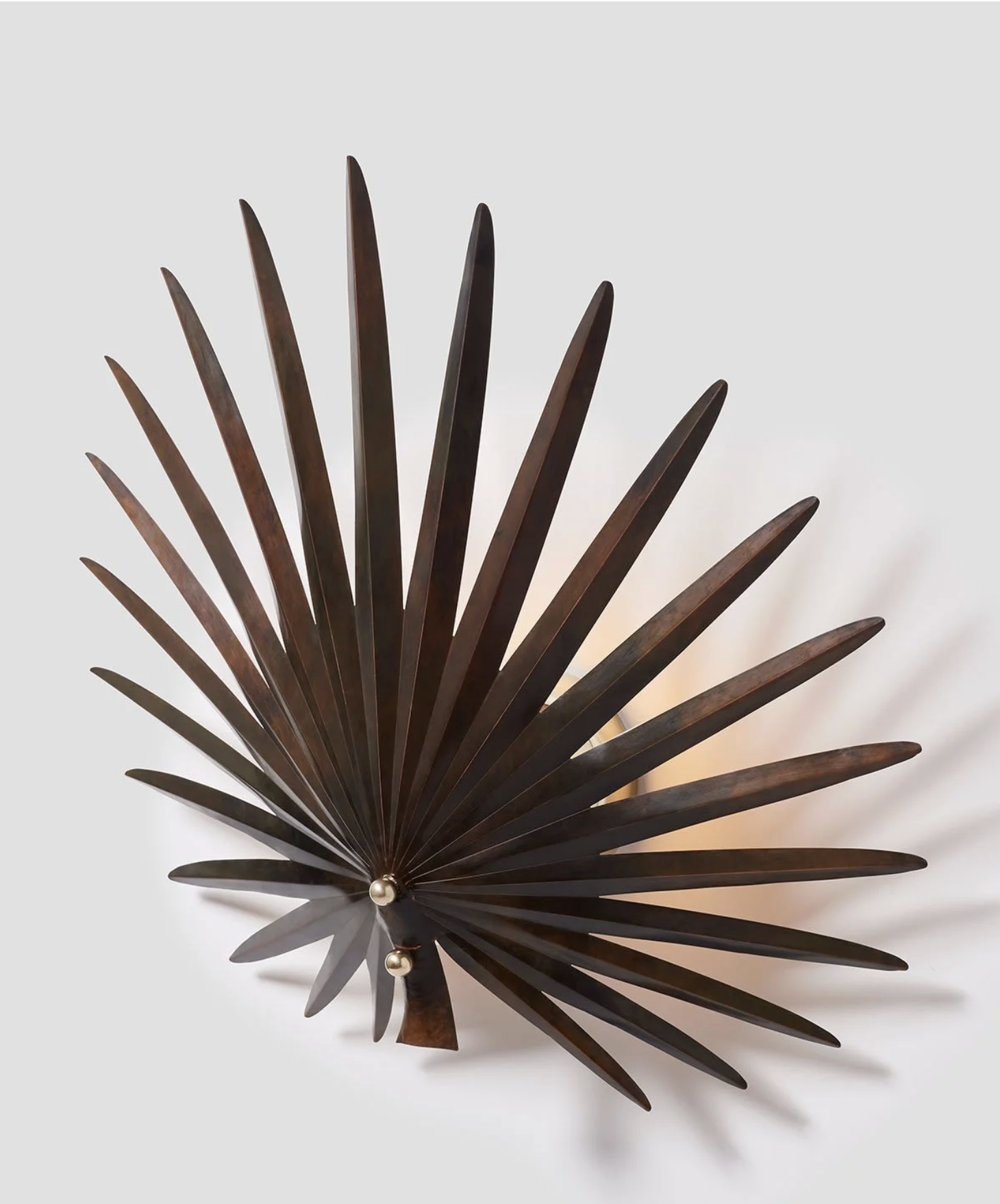 INEZ WALLMOUNT par ROSIE LI