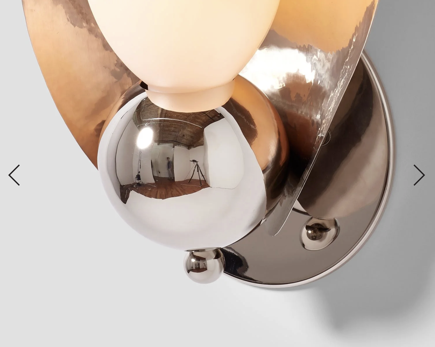 LAUREL BLOSSOM 01 WALLMOUNT par Rosie Li