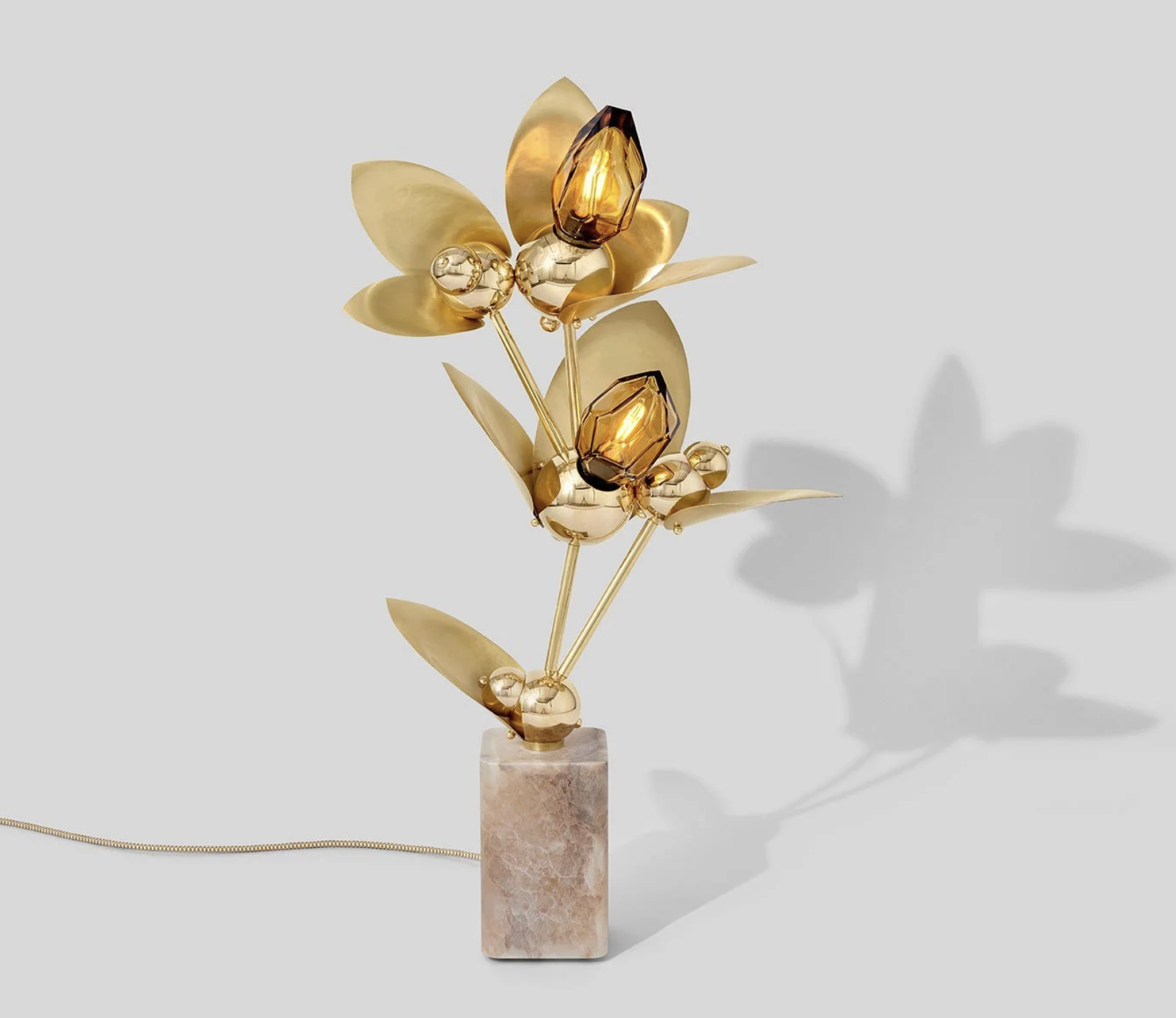 LAUREL BLOSSOM 02 TABLE LAMP par Rosie Li