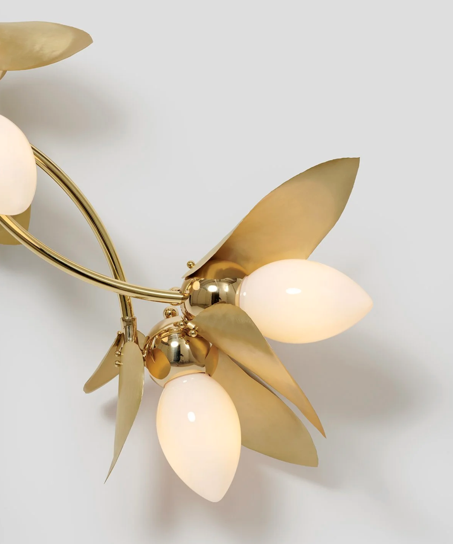 LAUREL GARLAND 12 FLUSHMOUNT par Rosie Li