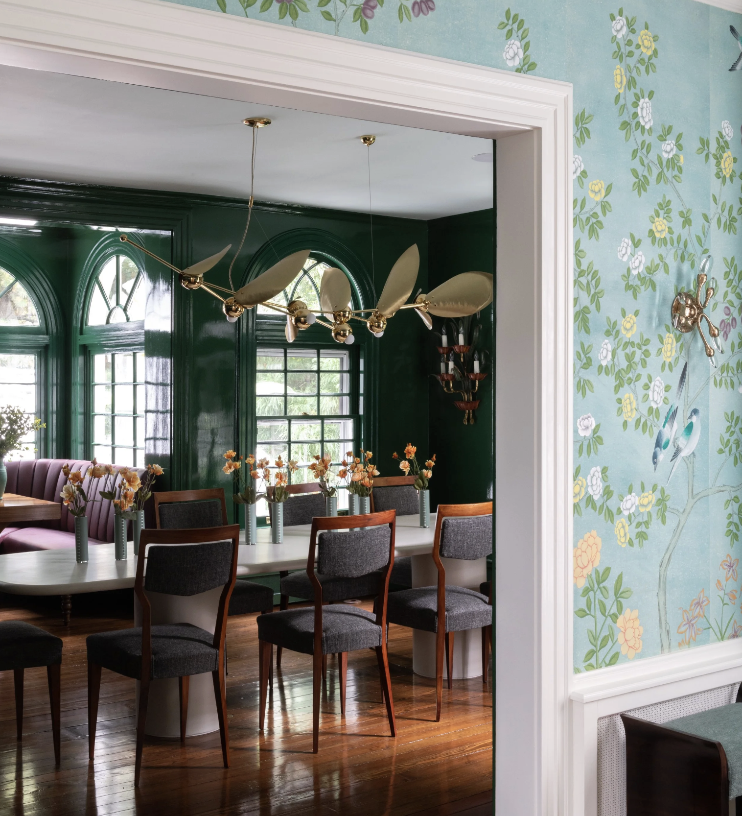 LAUREL LINEAR CHANDELIER par Rosie Li