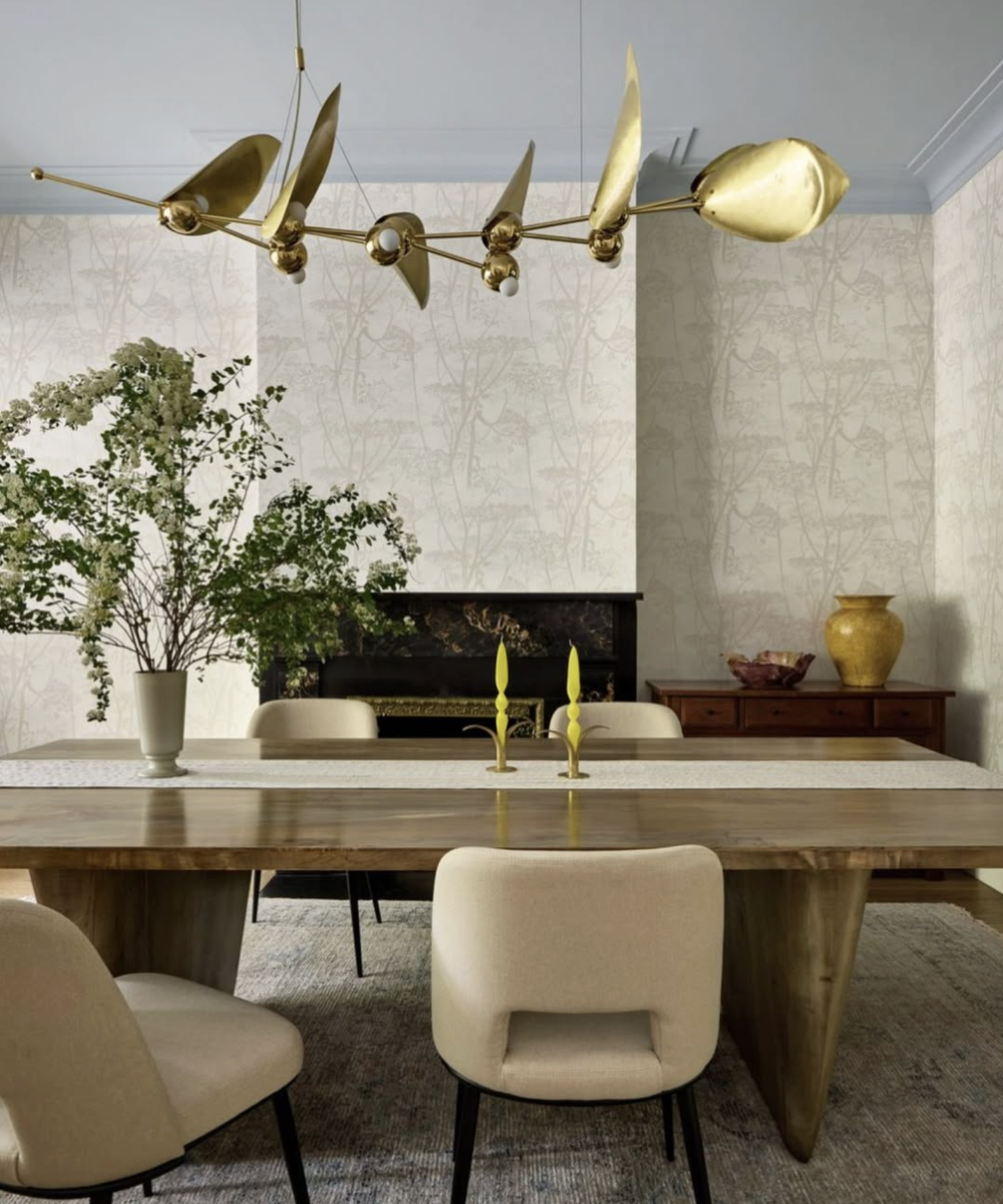 LAUREL LINEAR CHANDELIER par Rosie Li