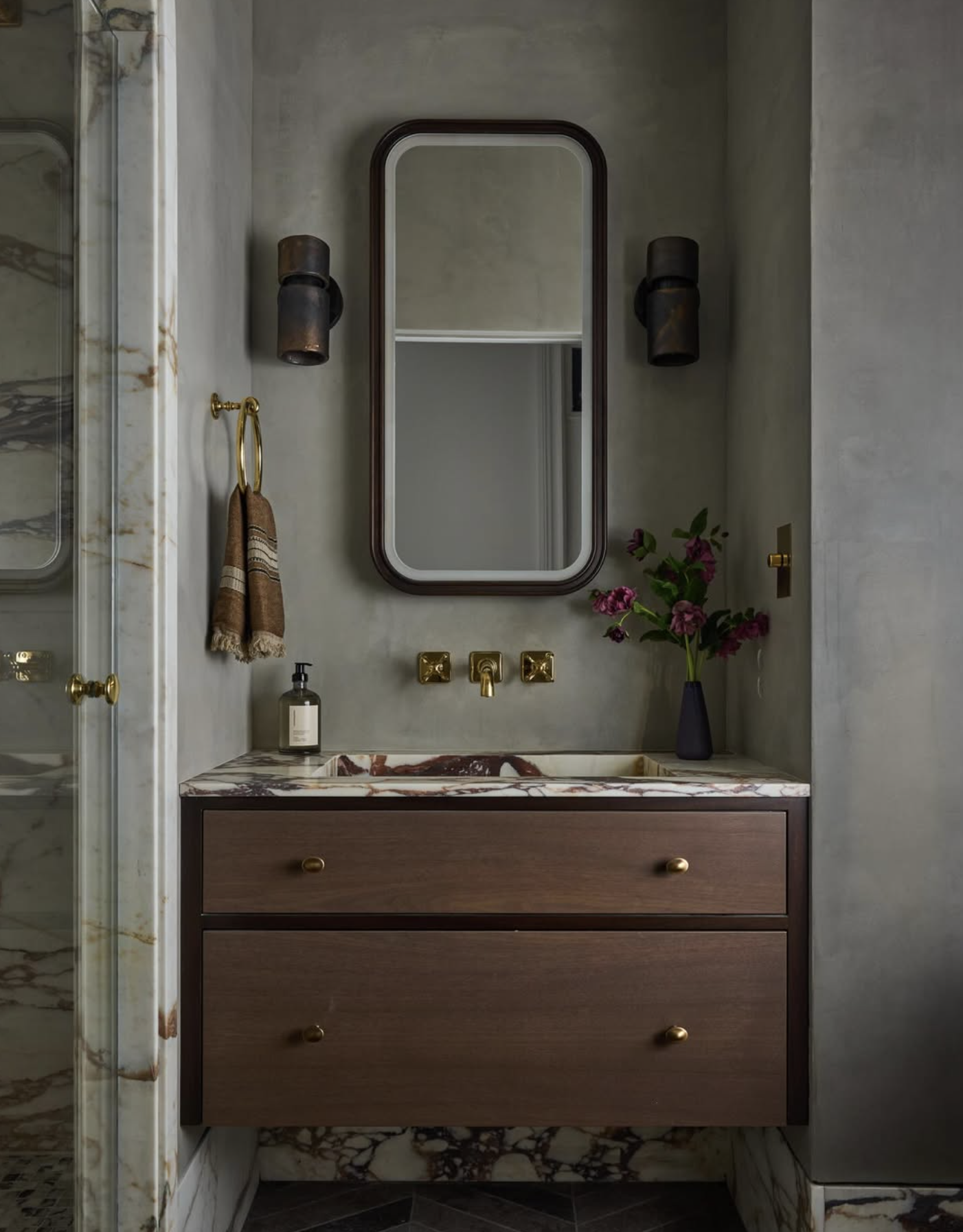 MONDAYS - PILAR CYLINDER SCONCE par ROSIE LI