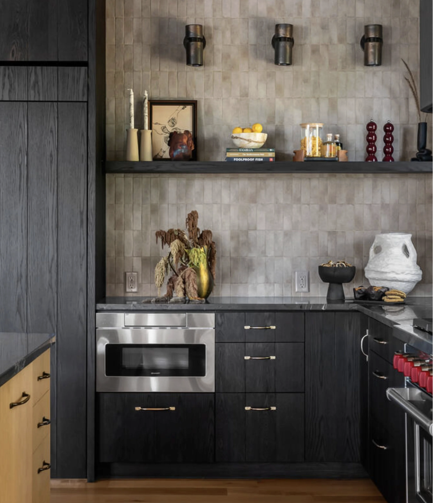 MONDAYS - PILAR CYLINDER SCONCE par Rosie Li