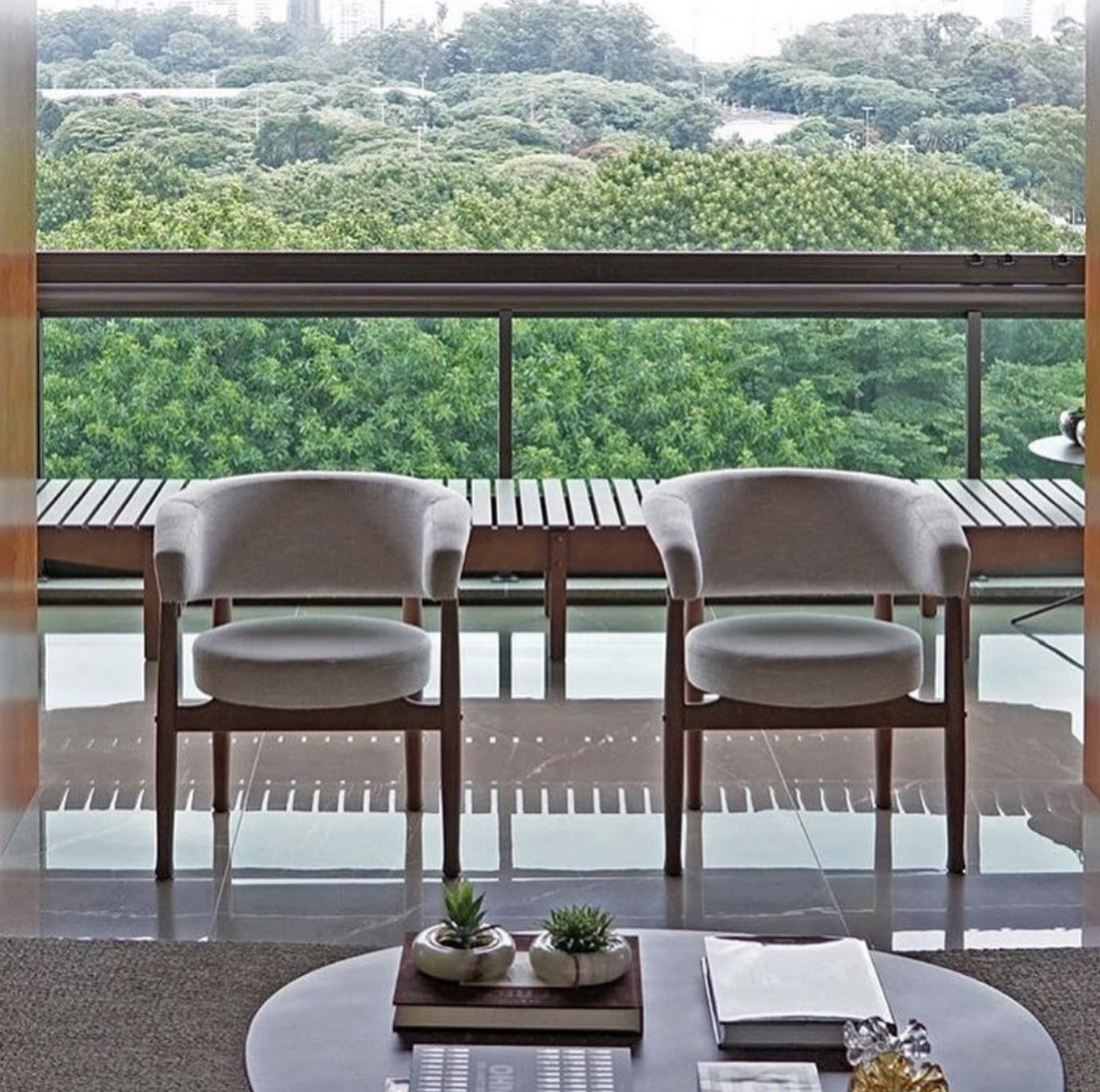 BEG ARMCHAIR par Sergio Rodrigues