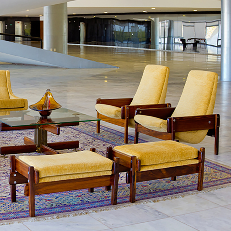 VRONKA ARMCHAIR par Sergio Rodrigues