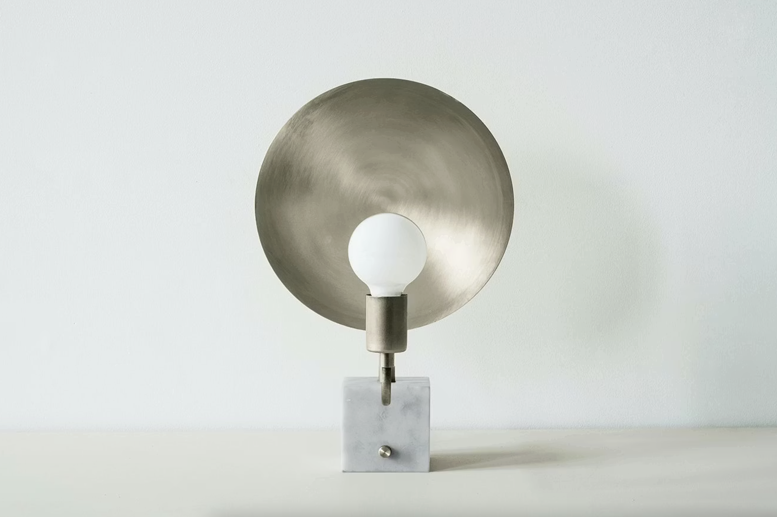 HELIOS TABLE LAMP par Workstead