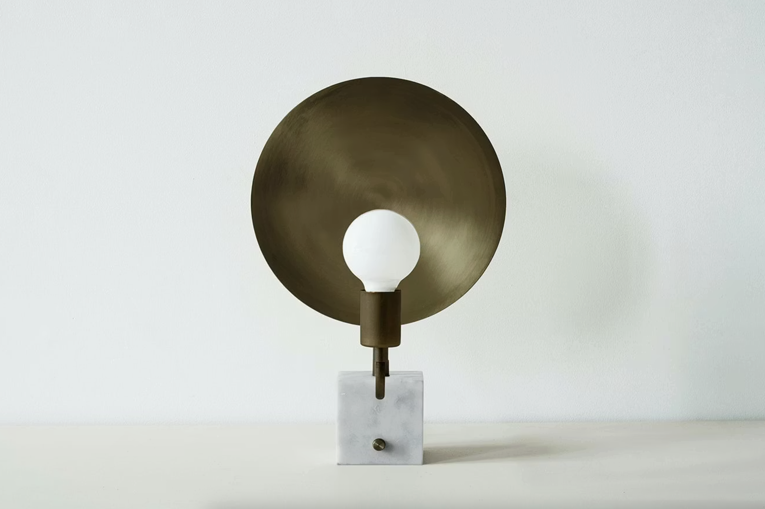 HELIOS TABLE LAMP par Workstead
