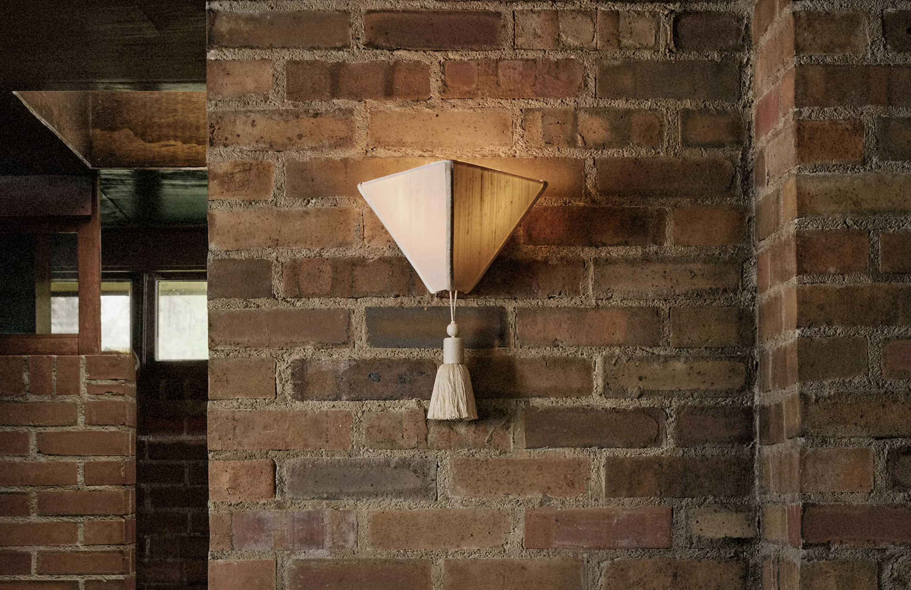LANTERN PYRAMID SCONCE par Workstead